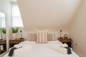 Charming Retreat: *Central* | Cozy 1-Bedroom! - Image 5