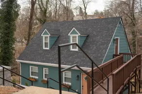 Charming Retreat: *Central* | Cozy 1-Bedroom! - Image 3