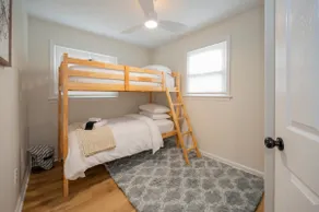 *Whole House* | 4-BR Home | 2 Kitchens + Free WiFi - Image 5