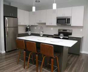 Modern Apartment | Easy Boston Access + Parking - Image 5
