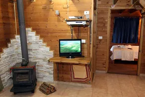 Cabin in the valley of Yesod HaMa'ala - Image 3