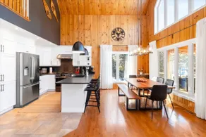 Lake Beaulac chalet with spa and private dock - Image 3