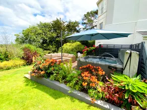 Luxury Three Bedroom House With Private Hot Tub - Image 5