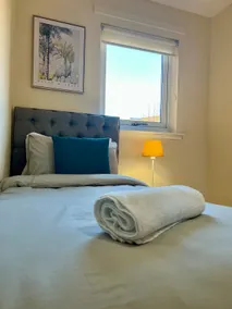 Sleek & Modern 2BR - Easy Access to City Centre - Image 4
