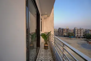 Elegant Studio Near Golf Course Extension @Abode - Image 2