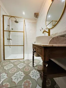 Apartment-Own bathroom - Image 4