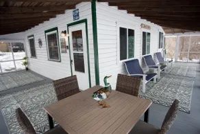 Lakefront Haven Modern Cottage - Image 5
