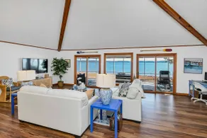 The Waters Edge Sleeps 8 - Image 3