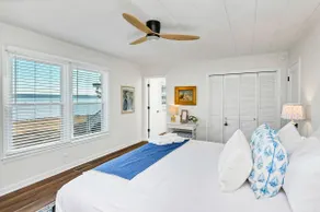 The Waters Edge Sleeps 8 - Image 5