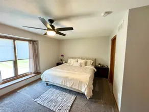 Bright & Beautiful West Side Home - Kinnick & UIHC - Image 5