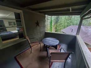 Up-River House on the Mckenzie - Image 3