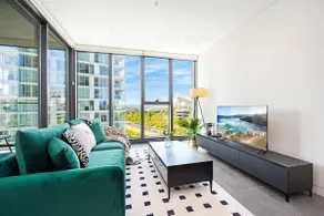 Lidcombe Apt Near Olympic Park Train - Image 2