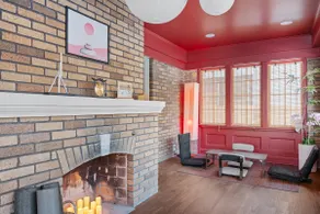 Exclusive 5BR 2.5BA Gem Near Campus + Game Room - Image 4