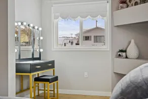 Full House in Drumheller - Badlands Bungalow - Image 4
