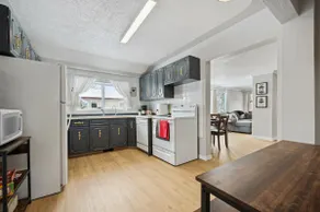 Full House in Drumheller - Badlands Bungalow - Image 5