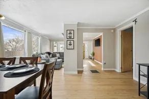 Full House in Drumheller - Badlands Bungalow - Image 3