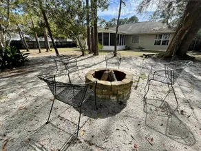 NO PET FEES, fenced yard, 2.5 miles to beach - Image 5