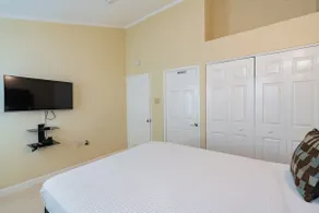 The Town House - Image 4