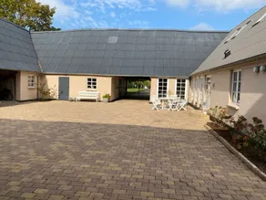 Large villa with beautiful nature - Image 2