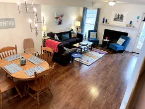 En renoveret 3 soveværelser, 2. 5 bad Rækkehus i Downtown Lexington. - Image 2