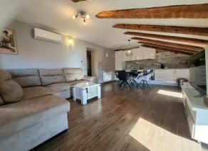 Quiet place with an amazing view and free parking - Image 2