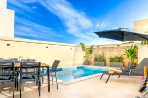 300y/o Gozo Villa: 2 pools, roof lounge, sea views - Image 2