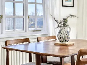 Hidden Haven Cottage with Free Parking - Image 3