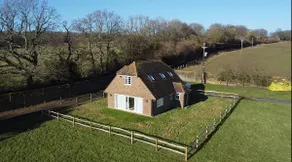 Hidden Haven Cottage with Free Parking - Image 4