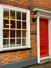 Stylish Homely Cottage Near High St & River Stour - Image 5