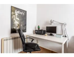 Cute & Cozy Little House - Image 2