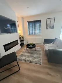 Modern 2 Bedroom House - Image 2