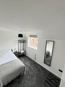 Modern 2 Bedroom House - Image 3