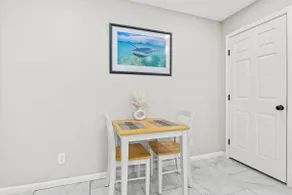Peaceful East Side Retreat - Image 5