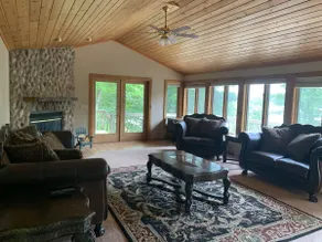 Waterfront Home *Winter Retreat* - Image 4