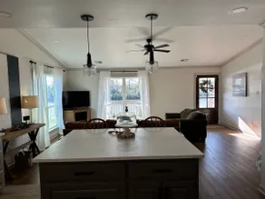 Luxury Waterfront Getaway - Image 4