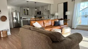 Luxury Waterfront Getaway - Image 2