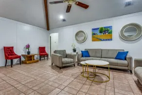 Lovely 4 Bedroom with a Pool & Ping-Pong. - Image 4
