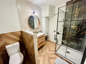 Cocoon in Bourgoin Center with Private Parking & Air Conditioning - Image 3