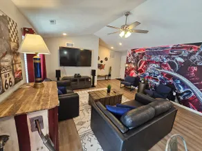 Brand New construction. Pet Friendly. Hottub - Image 2