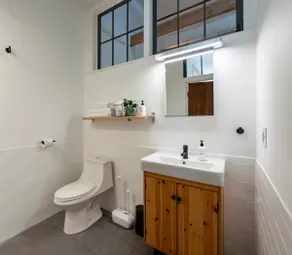 Modern Studio APT in the Heart of Downtown Geneva - Image 3