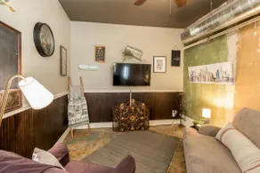 Hotel Antler Loft Apartment - Image 5