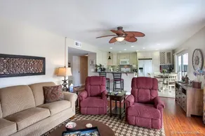 Amazing Lantern District condo! All on one level. - Image 2
