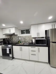 Cozy and bright 2 Bedroom Unit - Image 2