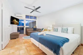 Harbour Haven Penthouse: Marina view, Balcony, BBQ - Image 2