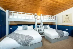 Cabin - Heated pool & hot tub - Image 3