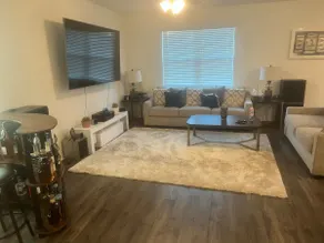 The Cozy Spot In Hampton! - Image 4