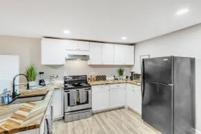 Charming 2-Bed Home with Exclusive Garden - Image 5