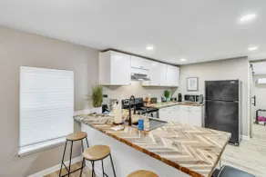 Charming 2-Bed Home with Exclusive Garden - Image 4