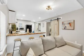 Charming 2-Bed Home with Exclusive Garden - Image 2