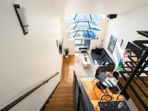 Central, Bright & Quiet Loft Townhouse - Image 5